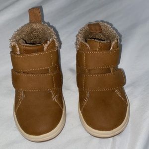 warm boots for babies, with wool inside.2.5-3.5,brown color,in perfect condition